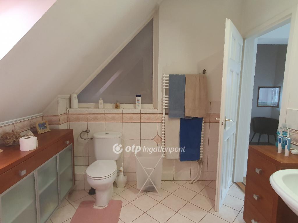 5 Szoba, tégla Építésű, 221 nm - AADAT.propertyImage (28)