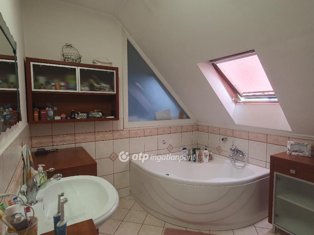 5 Szoba, tégla Építésű, 221 nm - AADAT.propertyImage (19)