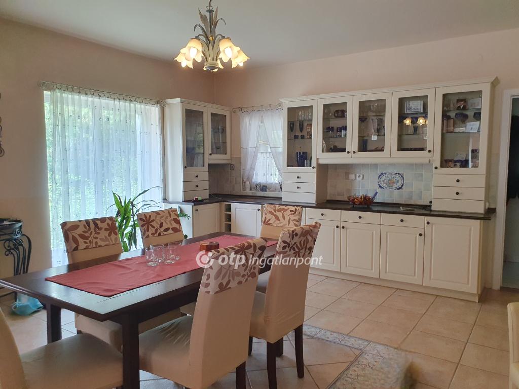 5 Szoba, tégla Építésű, 221 nm - AADAT.propertyImage (18)