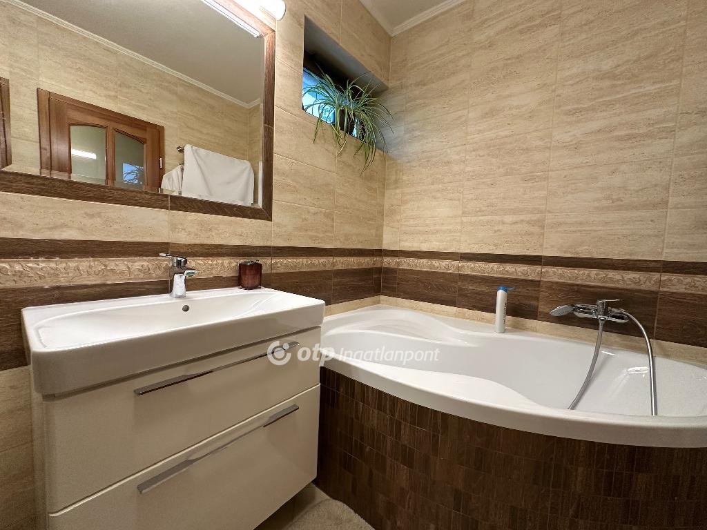 5 Szoba, tégla Építésű, 160 nm - AADAT.propertyImage (12)