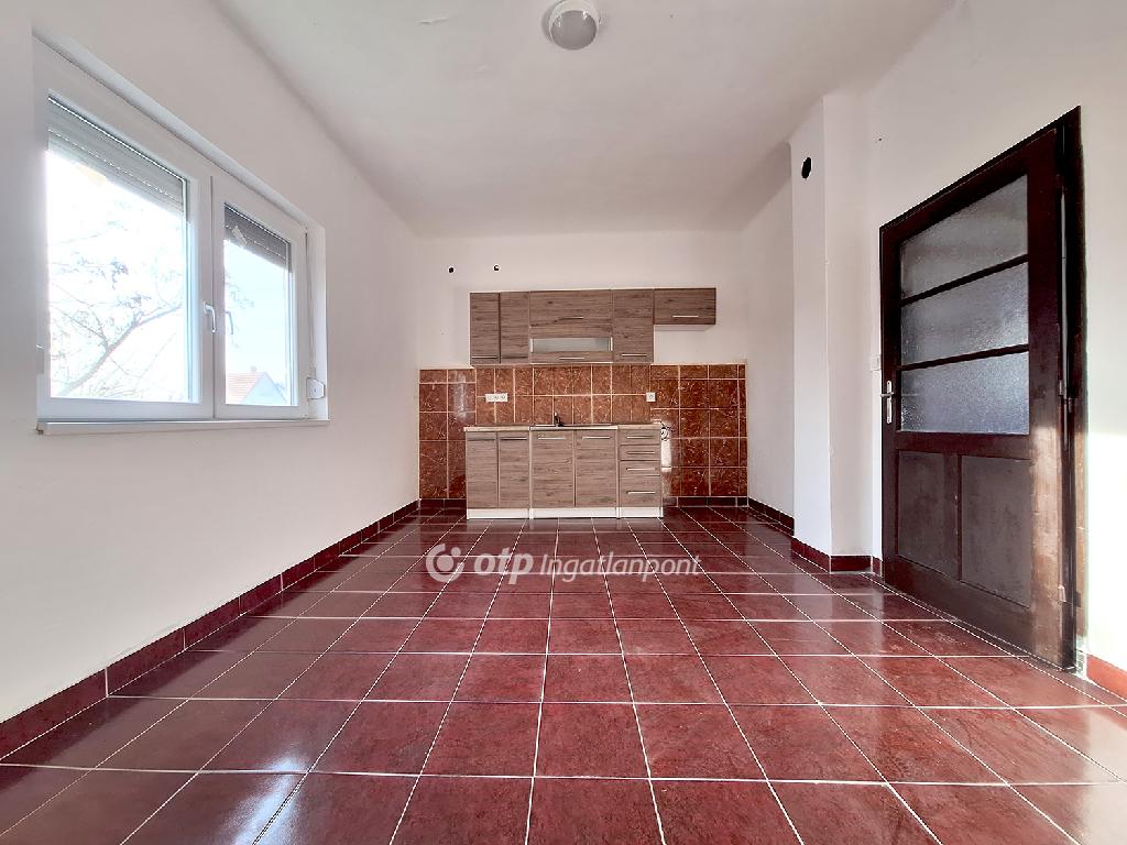 2 Szoba, tégla Építésű, 76 nm - AADAT.propertyImage (1)