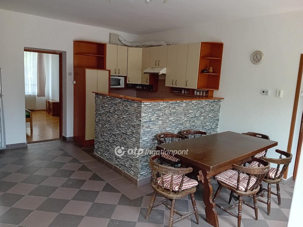 9+2 Szoba, tégla Építésű, 242 nm - AADAT.propertyImage (5)