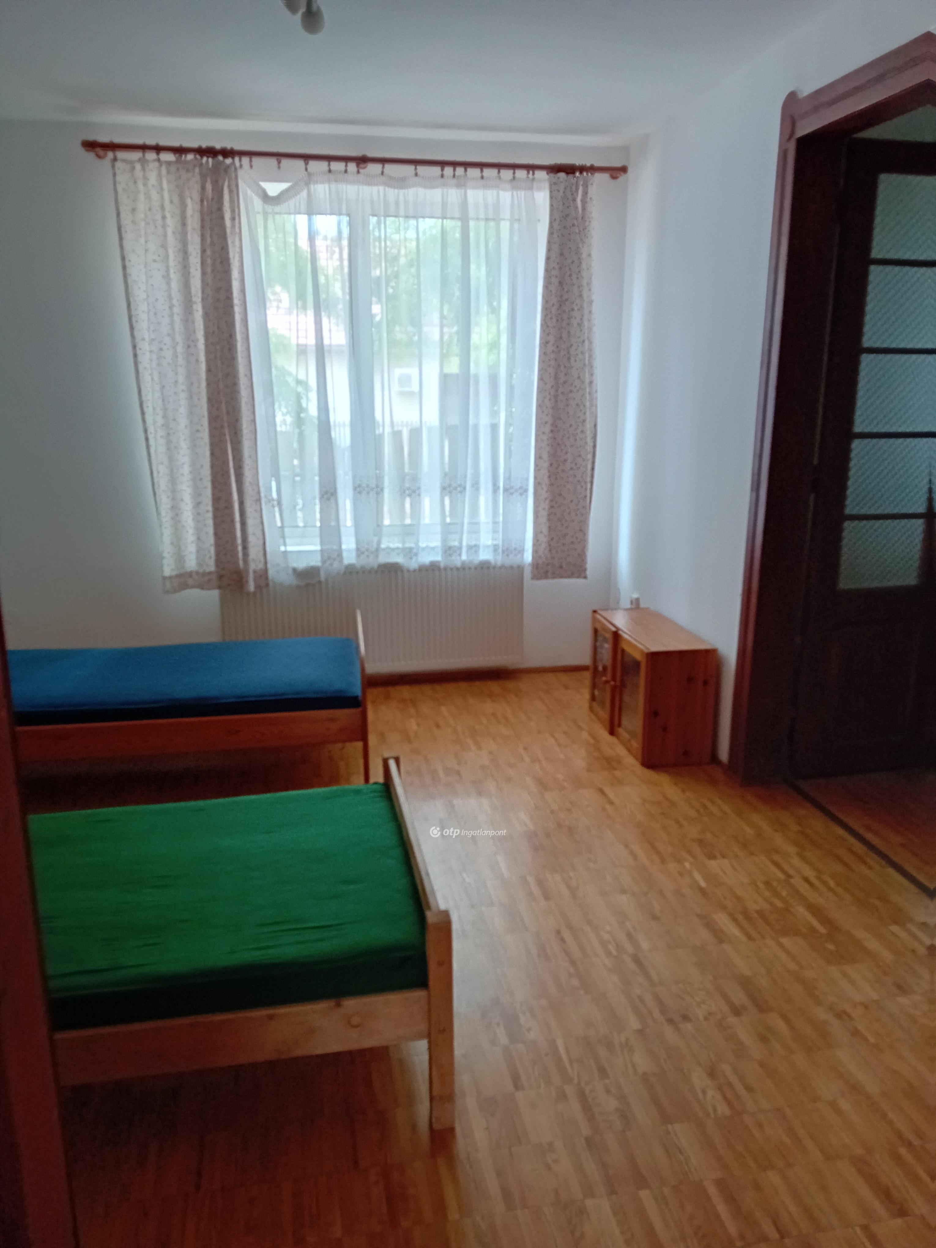 9+2 Szoba, tégla Építésű, 242 nm - AADAT.propertyImage (10)