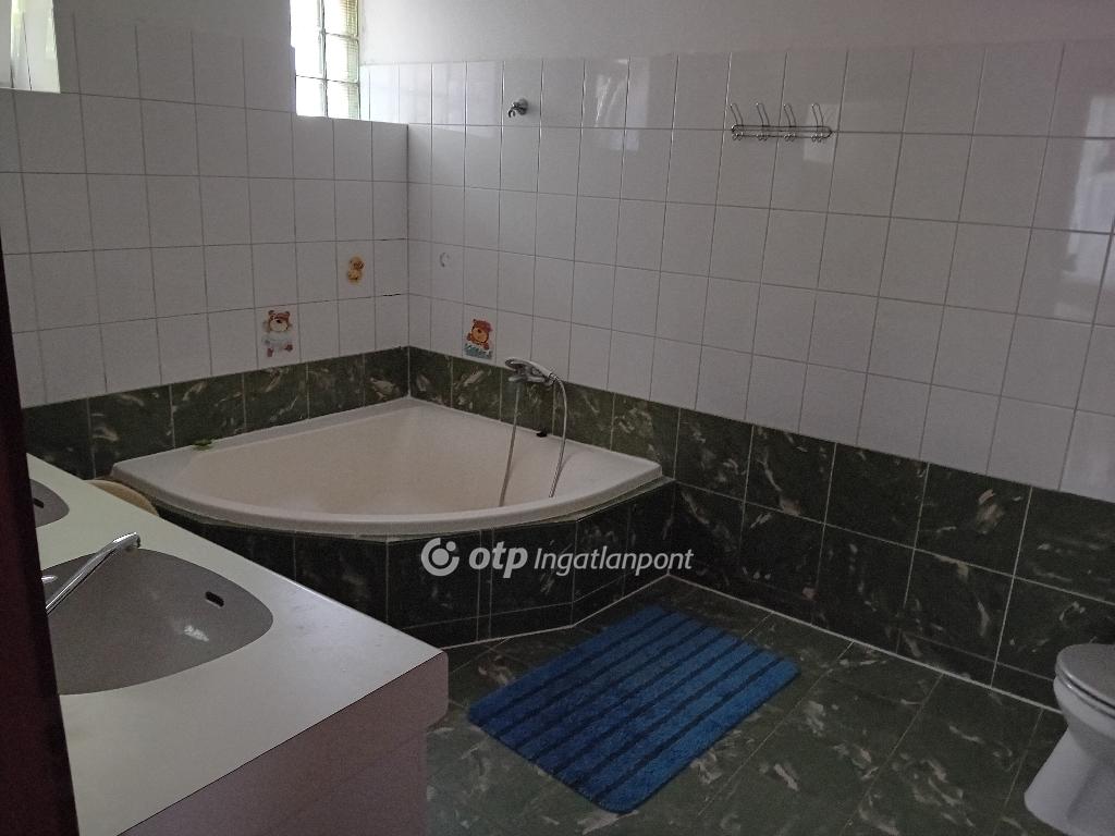 9+2 Szoba, tégla Építésű, 242 nm - AADAT.propertyImage (15)