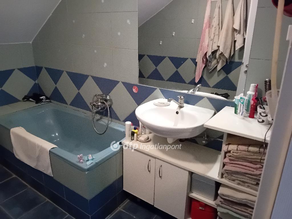 9+2 Szoba, tégla Építésű, 242 nm - AADAT.propertyImage (17)