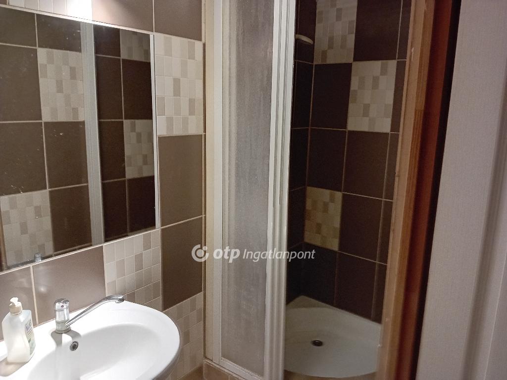 9+2 Szoba, tégla Építésű, 242 nm - AADAT.propertyImage (18)
