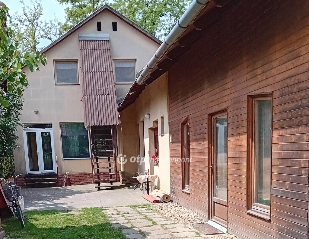 9+2 Szoba, tégla Építésű, 242 nm - AADAT.propertyImage (19)