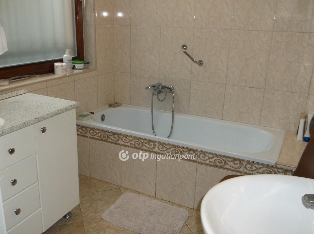 4 Szoba, vegyes falazat, 206 nm - AADAT.propertyImage (28)