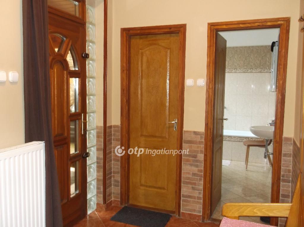 4 Szoba, vegyes falazat, 206 nm - AADAT.propertyImage (12)