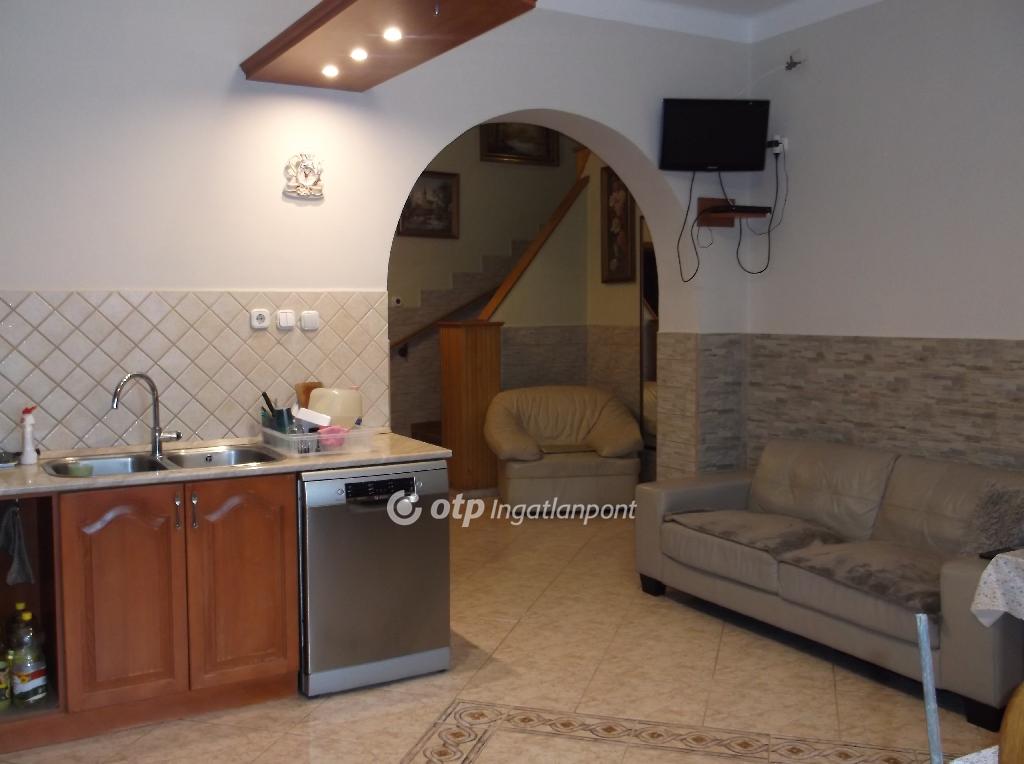 4 Szoba, vegyes falazat, 206 nm - AADAT.propertyImage (14)