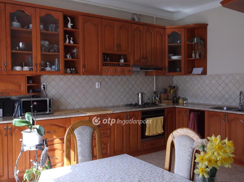 4 Szoba, vegyes falazat, 206 nm - AADAT.propertyImage (13)
