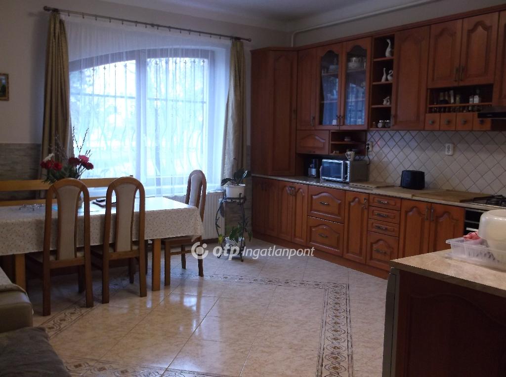 4 Szoba, vegyes falazat, 206 nm - AADAT.propertyImage (16)