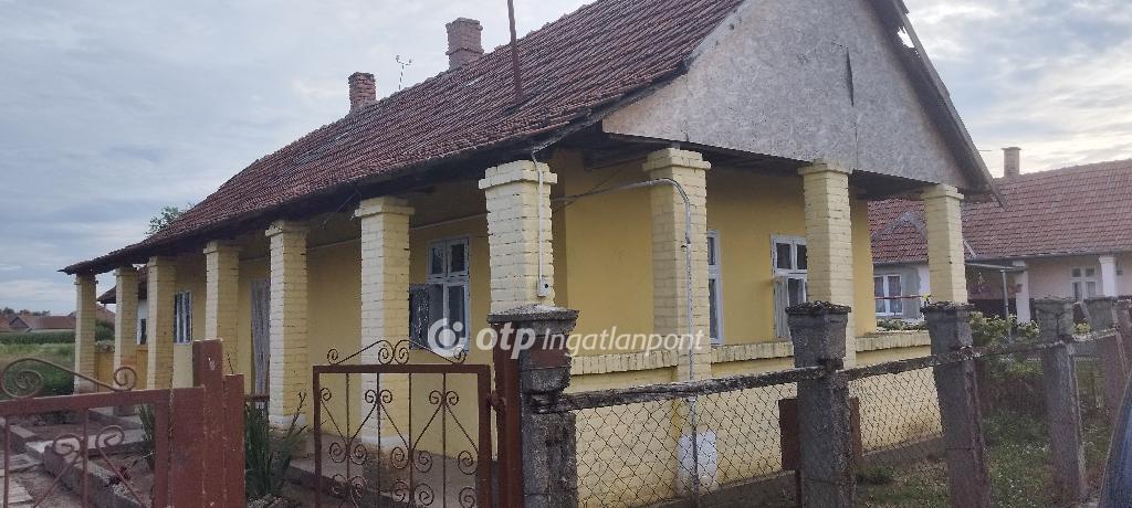 Eladó családi ház, Tyukod