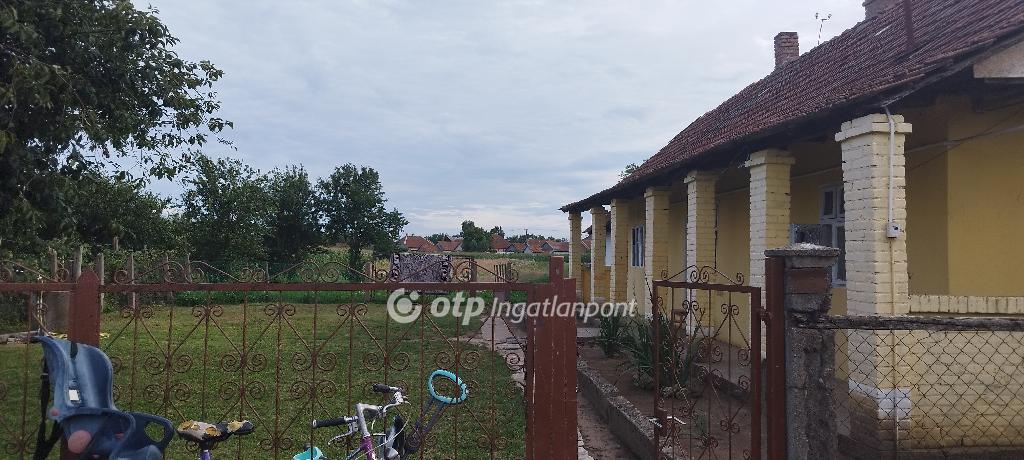 Eladó családi ház, Tyukod, 2. kép