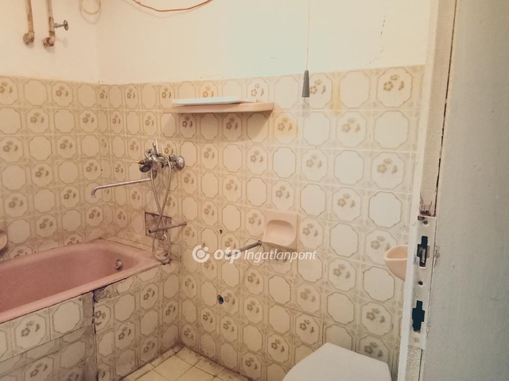 Eladó családi ház, Kömörő, 4. kép