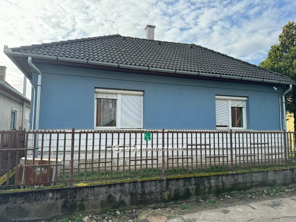 Eladó családi ház, Tiszadada