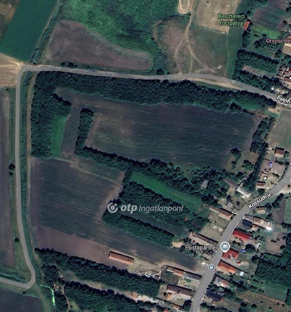 Eladó telek, Beszterec