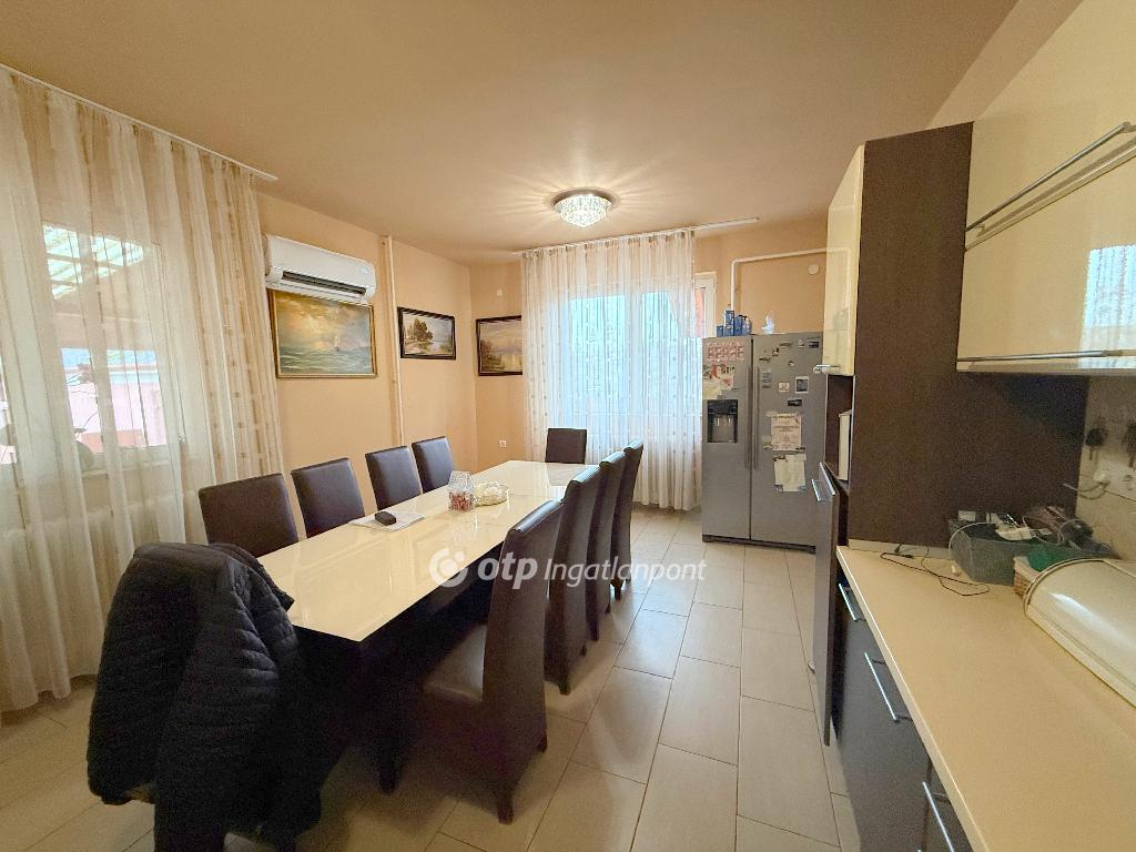 Eladó családi ház, Kisléta, 3. kép
