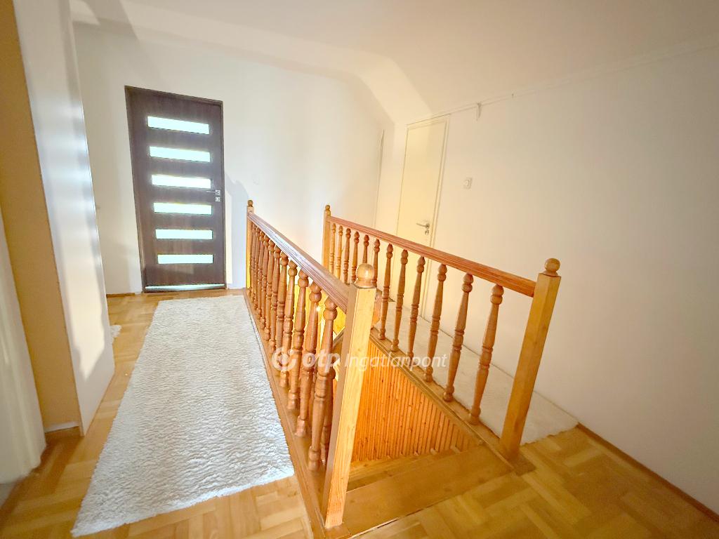 Eladó családi ház, Kisléta, 11. kép