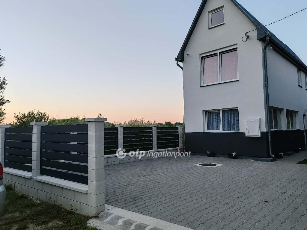 Eladó családi ház, Levelek, 2. kép