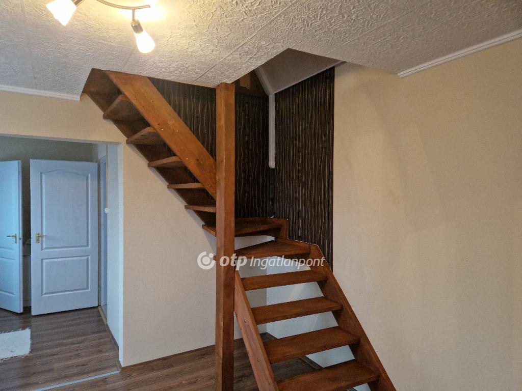 Eladó családi ház, Levelek, 9. kép