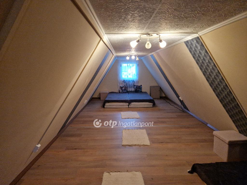 Eladó családi ház, Levelek, 15. kép
