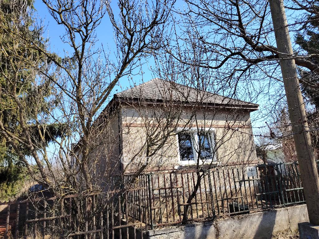Eladó családi ház, Kisvarsány