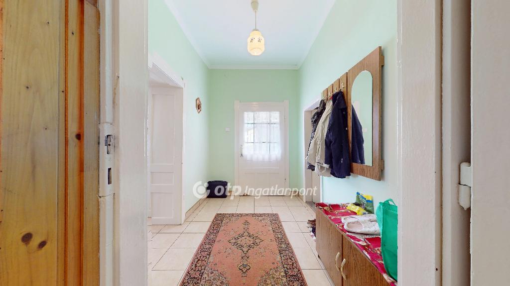 Eladó családi ház, Gyüre, 3. kép