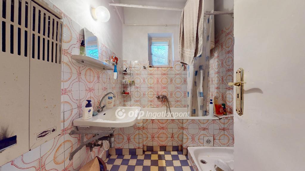 Eladó családi ház, Gyüre, 9. kép