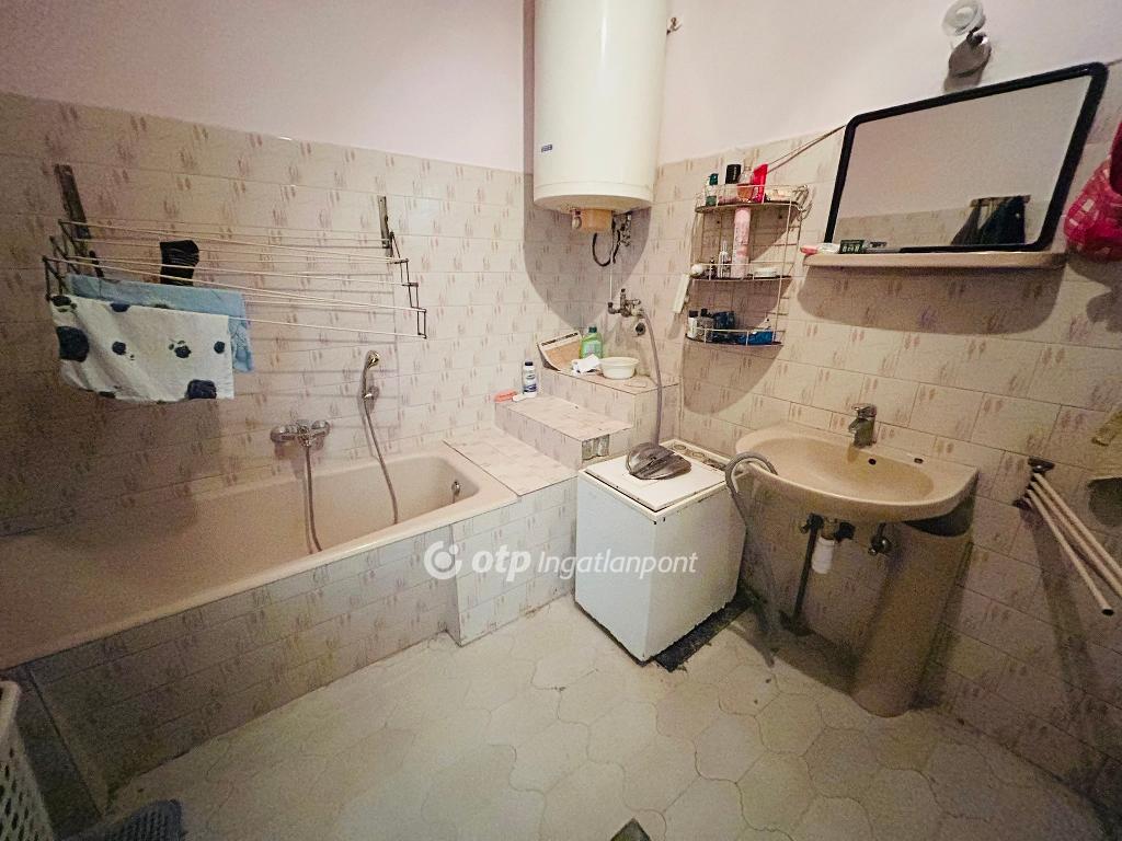 Eladó családi ház, Paszab, 14. kép