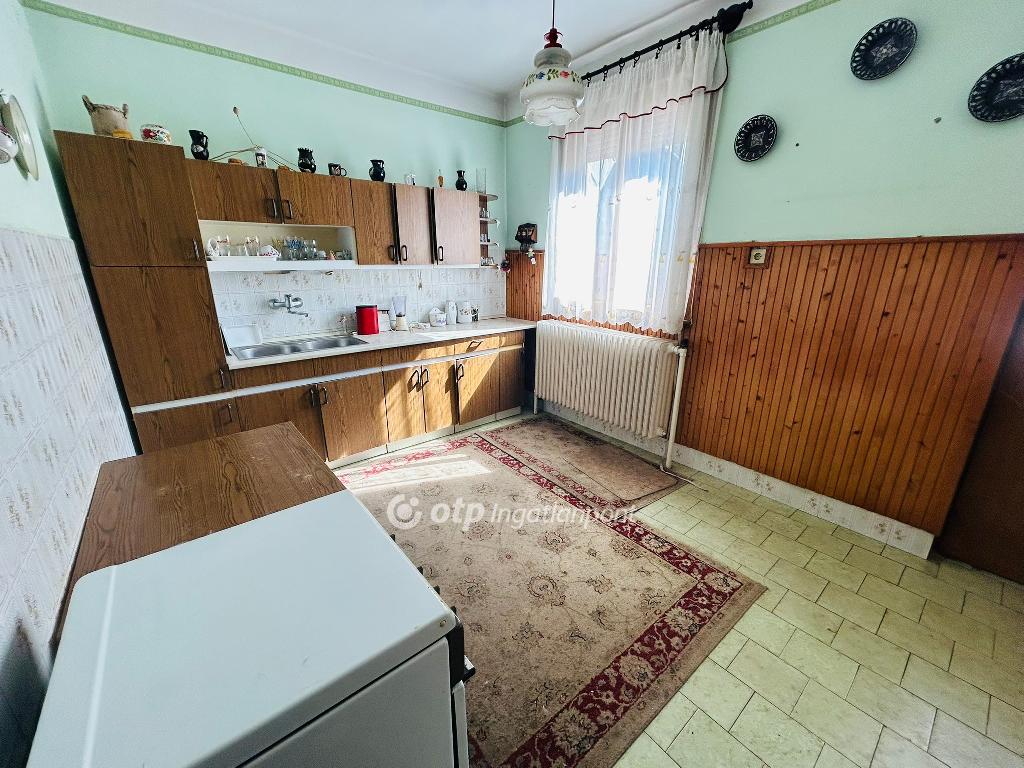 Eladó családi ház, Paszab, 15. kép