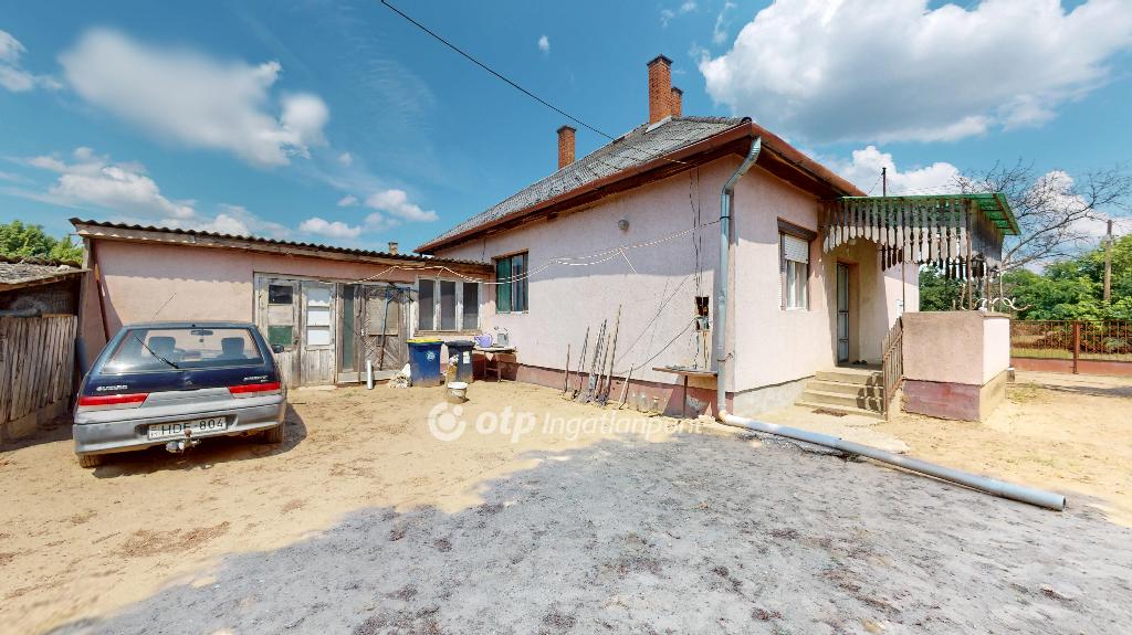 Eladó családi ház, Szakoly, 2. kép