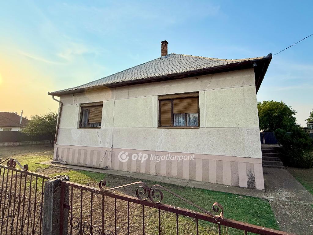 Eladó családi ház, Kálmánháza