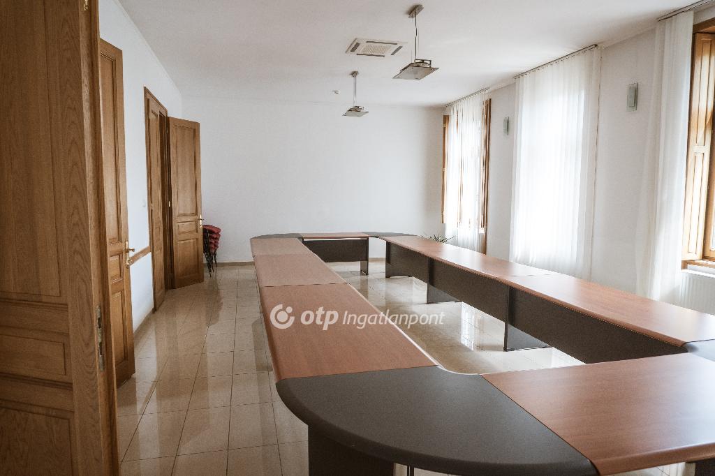 Eladó iroda, Nyíregyháza, 9. kép