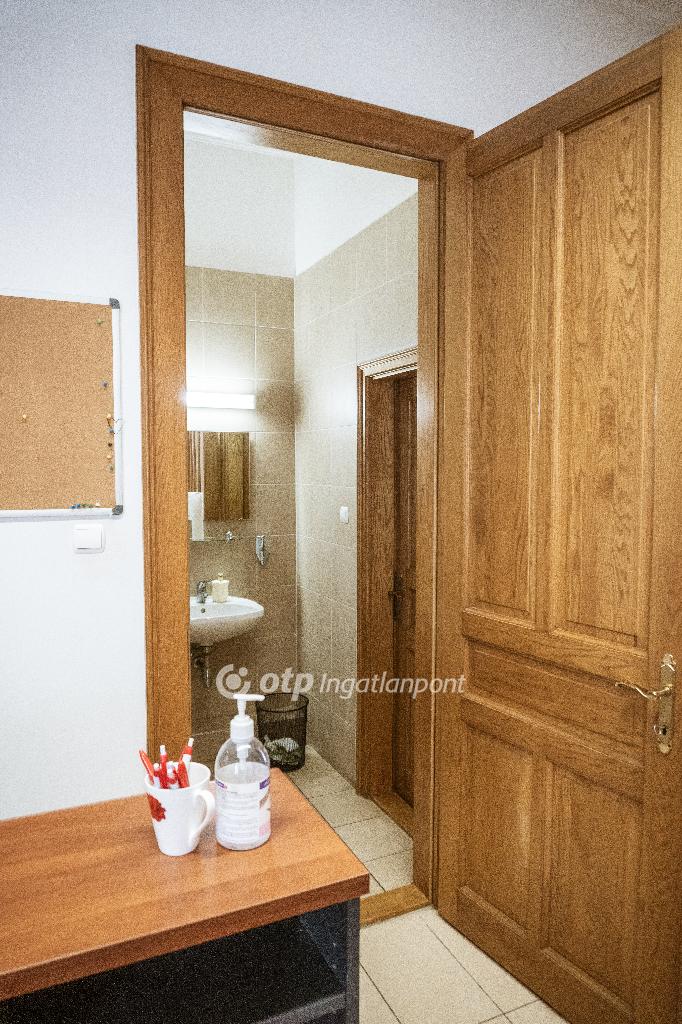 Eladó iroda, Nyíregyháza, 14. kép