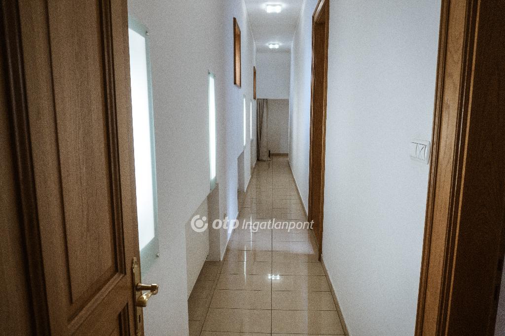 Eladó iroda, Nyíregyháza, 24. kép