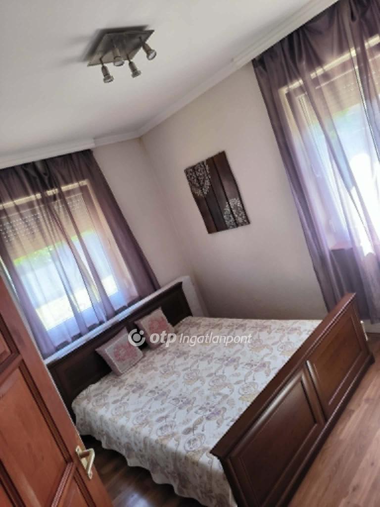 Eladó családi ház, Balkány, 12. kép