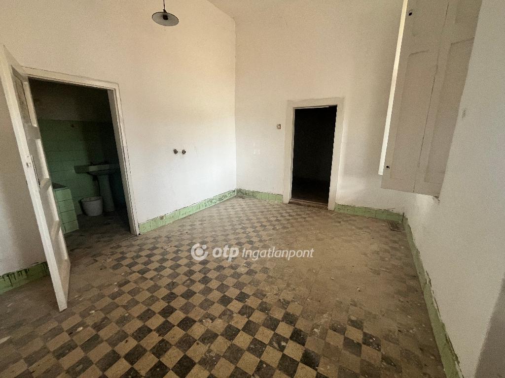 Eladó családi ház, Kék, 7. kép