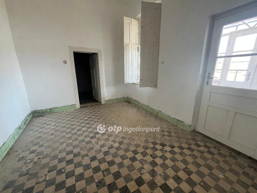 Eladó családi ház, Kék, 8. kép