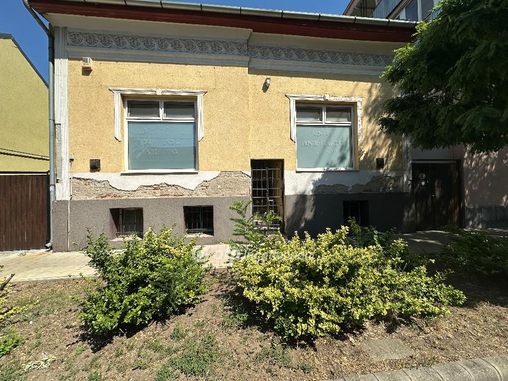 Eladó üzlethelyiség, Nyíregyháza