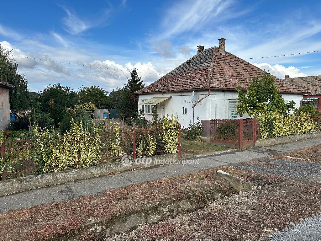 Eladó családi ház, Tiszakanyár