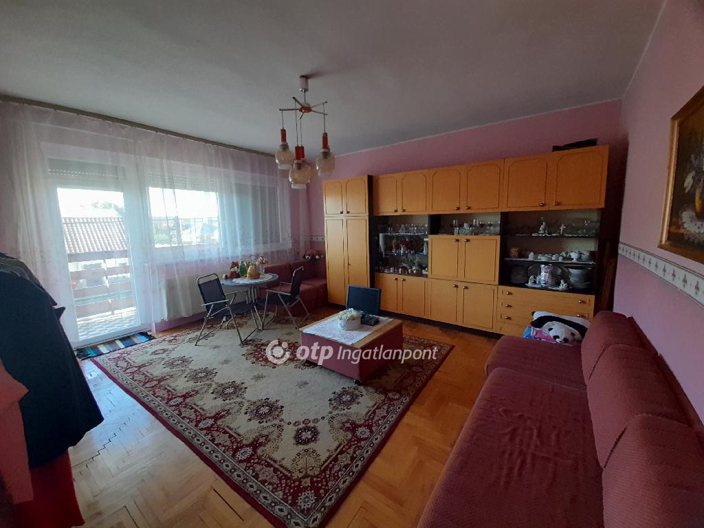 Eladó családi ház, Zsurk, 3. kép