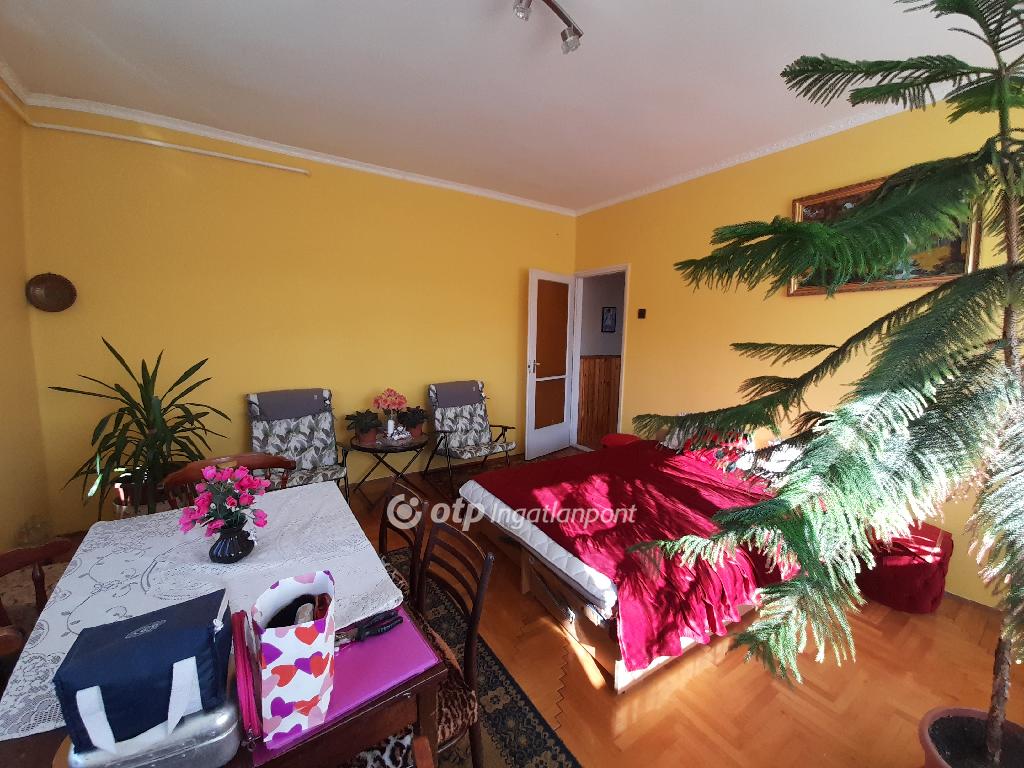 Eladó családi ház, Zsurk, 5. kép