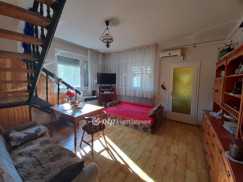 Eladó családi ház, Zsurk, 6. kép
