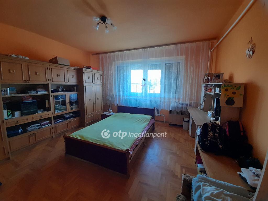 Eladó családi ház, Zsurk, 7. kép