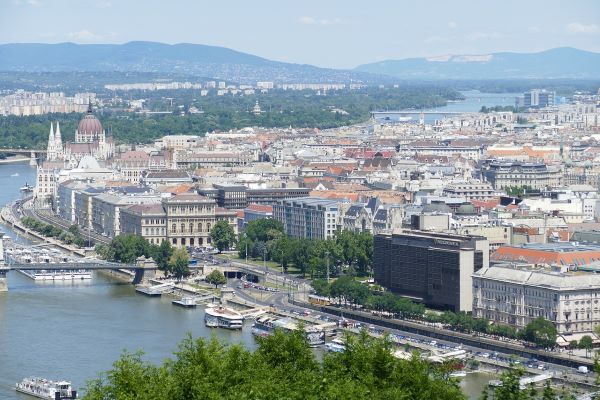 Tovább emelkedtek a lakásárak 2020-ban és idén sem terveznek ebből lejjebb adni Tovább emelkedtek a lakásárak 2020-ban és idén sem terveznek ebből lejjebb adni