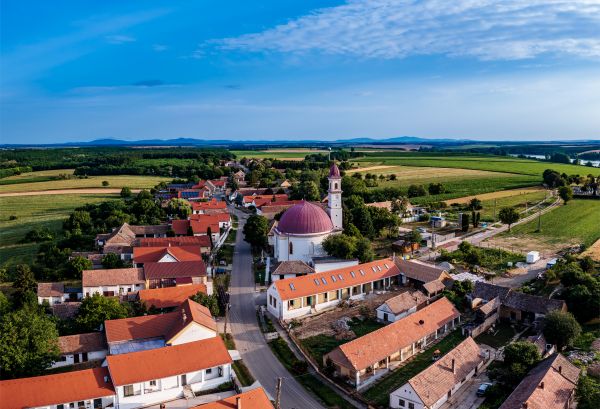 Lassan elnéptelenednek Magyarország egyes részei – Hogyan hat ez a lakásárakra?