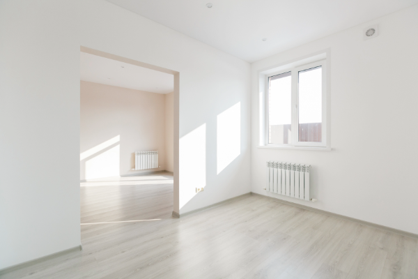 Felújítás alatt álló panel lakás belső tere