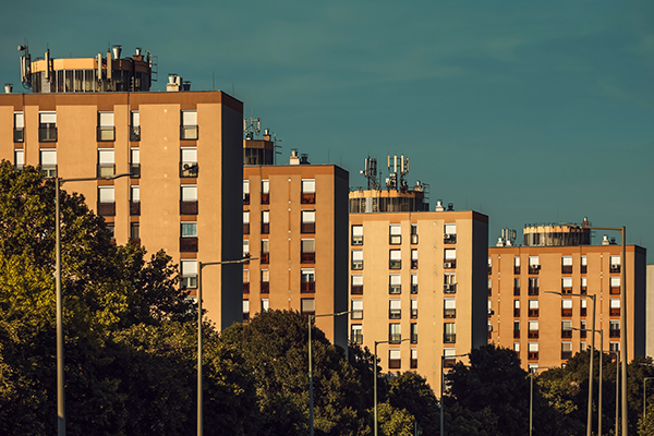 Egy csúcson túl, még konszolidáció előtt – nyári lakáspiaci pillanatkép