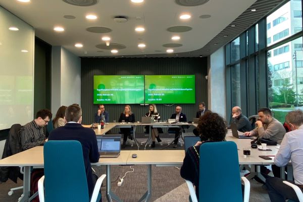 a-szakertok-szerint-a-kivaras-mar-nem-sokaig-kifizetodo